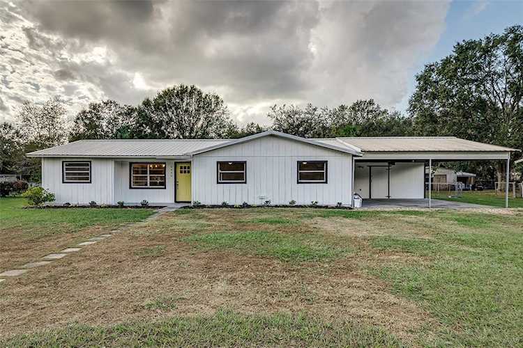 2920 Gordon St Mulberry, FL 33860