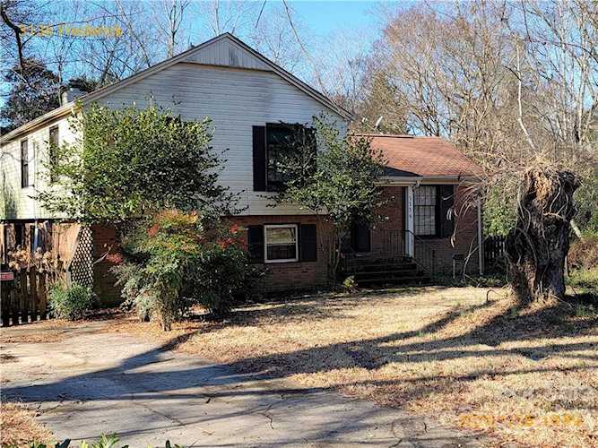 3136 Frederick Place Charlotte, NC 28210