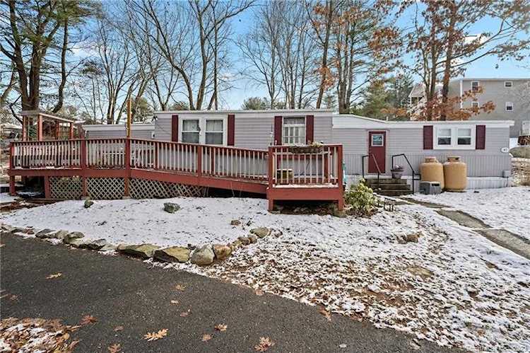 87 R And R Park Killingly, CT 06241 | MLS 170546988 Photo 1