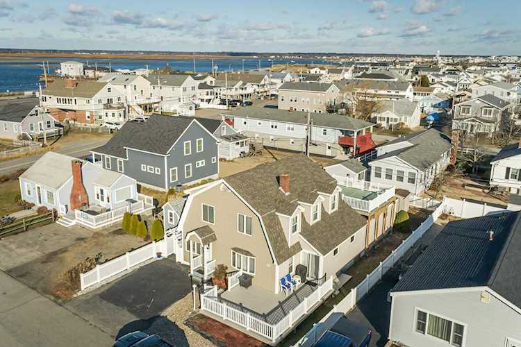 122 Concord St Seabrook, NH 03874