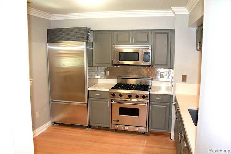 1382 Village Dr #1 Detroit, MI 48207