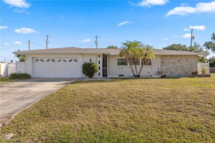 4507 SE 11th Place Cape Coral, FL 33904
