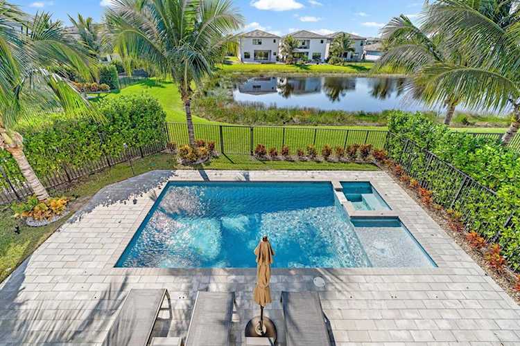 8586 Apple Falls Lane Boca Raton, FL 33496