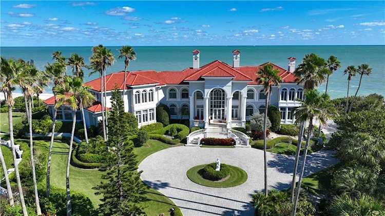 100 Seaway Ct Vero Beach, FL 32963