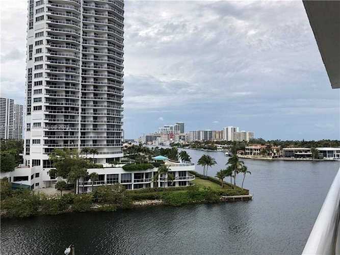 20515 E Country Club Dr #642 Aventura, FL 33180