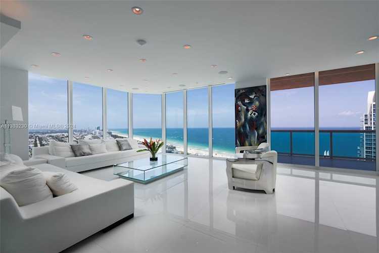 300 S Pointe Dr #3405 Miami Beach, FL 33139