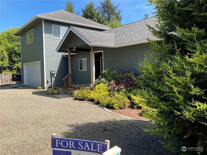 106 N First St Pacific Beach, WA 98571