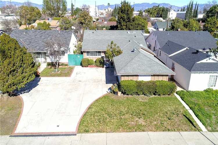 15747 Cohasset St Lake Balboa, CA 91406