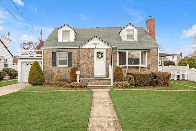 1837 Albermarle Avenue East Meadow, NY 11554