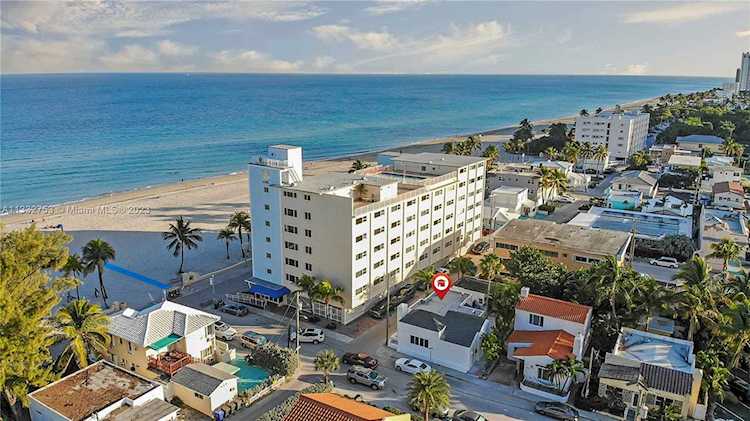 310 Oregon St Hollywood, FL 33019