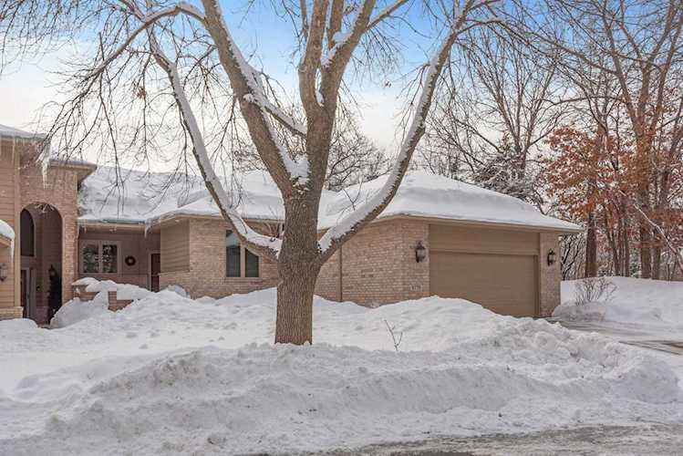 8776 Hunters Way Apple Valley, MN 55124