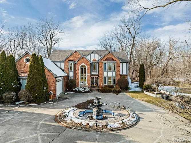 41645 Little Clinton Township, MI 48036