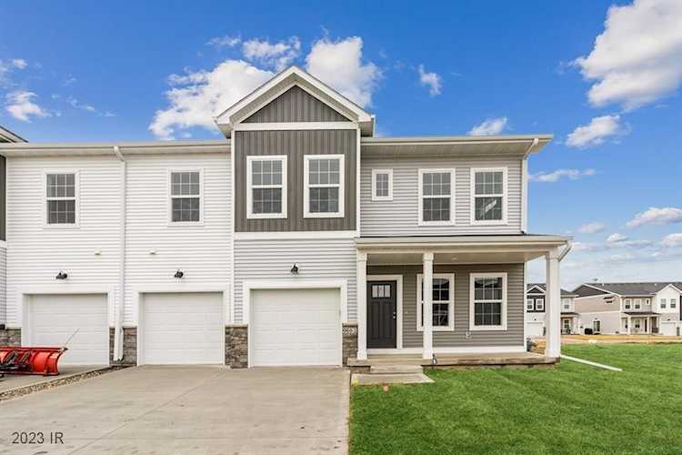 9661 Crestview Dr West Des Moines, IA 50266