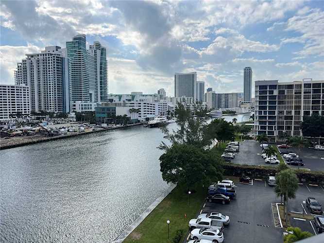 800 Parkview Dr #820 Hallandale Beach, FL 33009