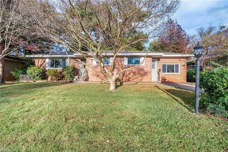 872 Hopwood Ln Virginia Beach, VA 23455