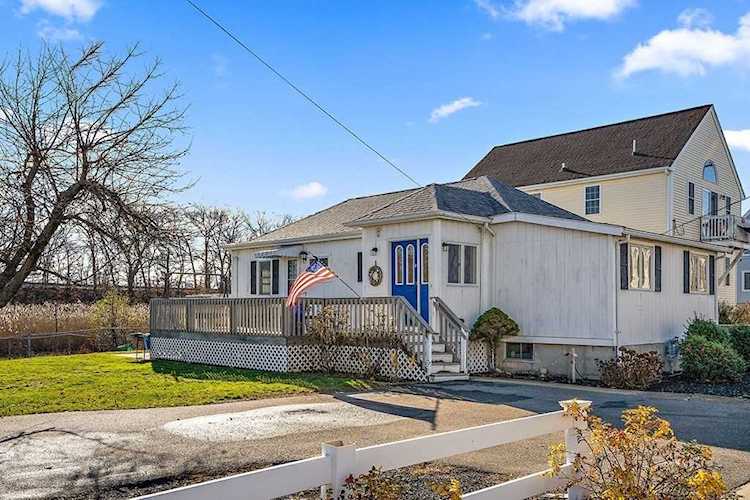 693 Sea Street Quincy, MA 02169