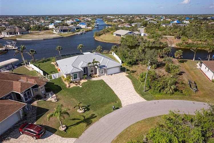 9482 Snapper CIRCLE Port Charlotte, FL 33981