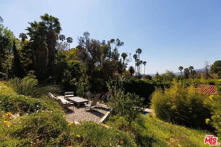 5672 Valley Oak Dr Los Angeles, CA 90068