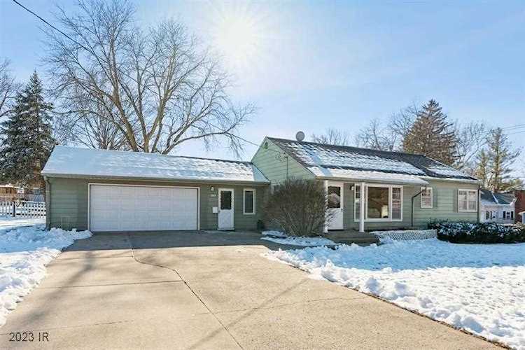 811 W Clinton Ave Indianola, IA 50125