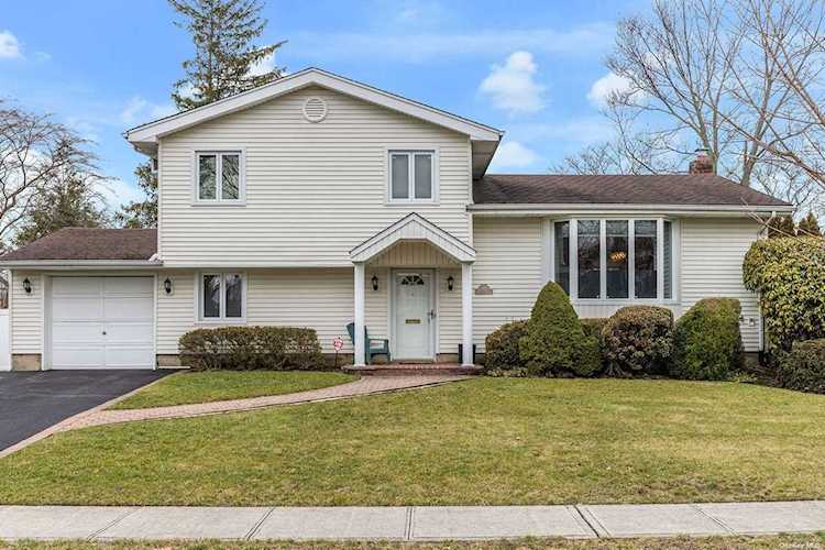 11 Otsego Place Jericho, NY 11753