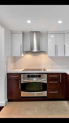 3675 N Country Club Dr #510 Aventura, FL 33180