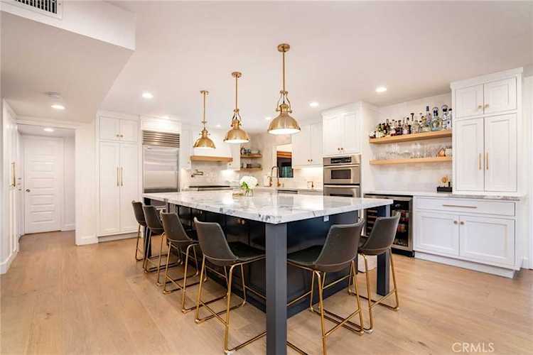 21811 Fairlane Circle Huntington Beach, CA 92646