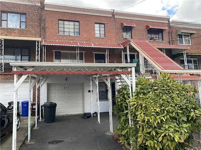 950 E 220th Street Bronx, NY 10469