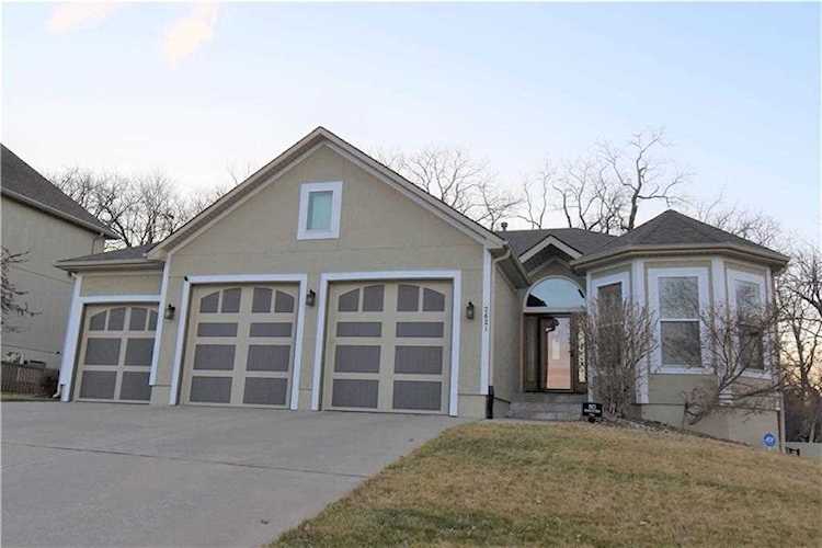 2621 SW Kristin Dr Lee's Summit, MO 64082