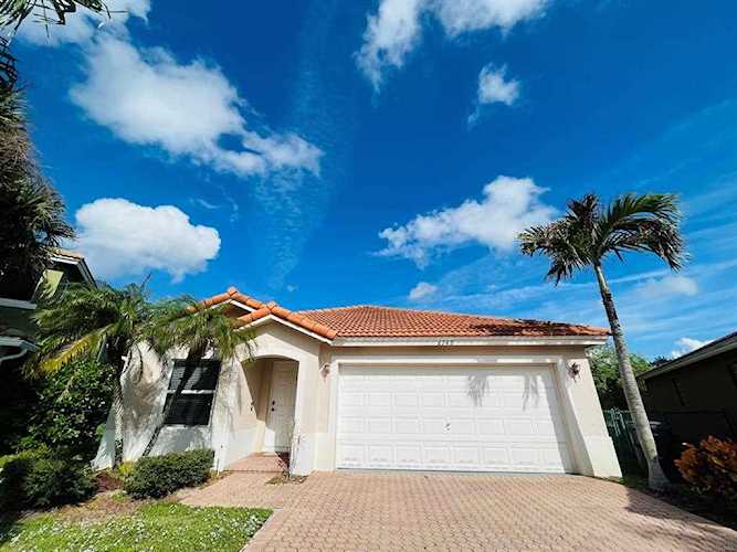 6140 Willoughby Circle Lake Worth, FL 33463