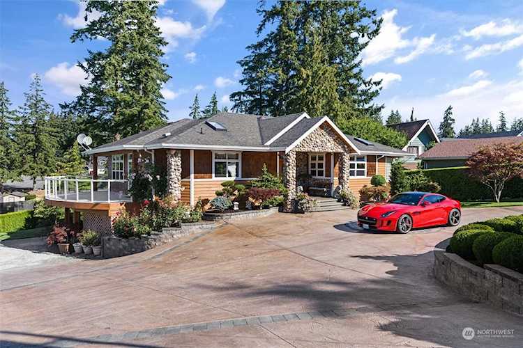 249 Lochwood Dr Camano Island, WA 98282