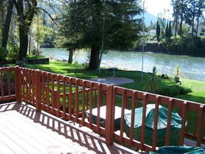 1411 SE Rogue Dr Grants Pass, OR 97526