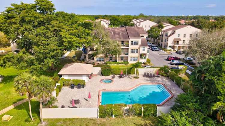 5951 Wellesley Park Drive #406 Boca Raton, FL 33433