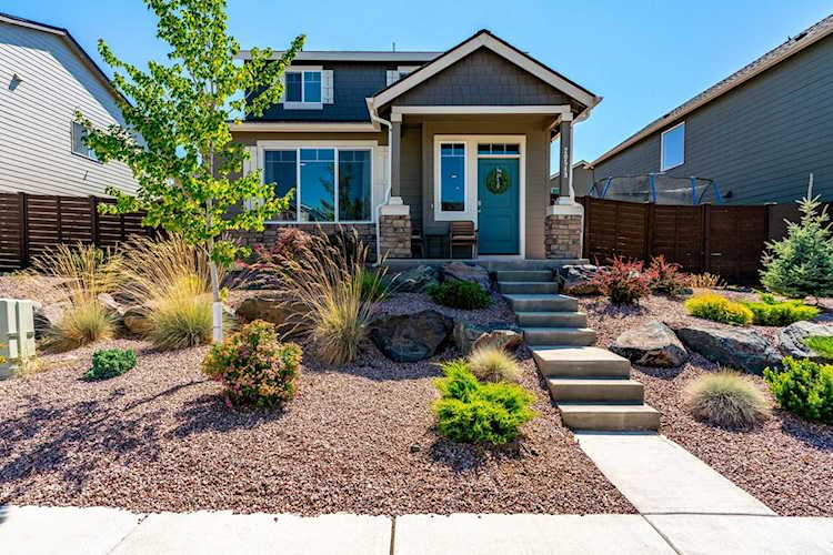 20549 SE Evian Ave Bend, OR 97702 | MLS 220158524 Photo 1