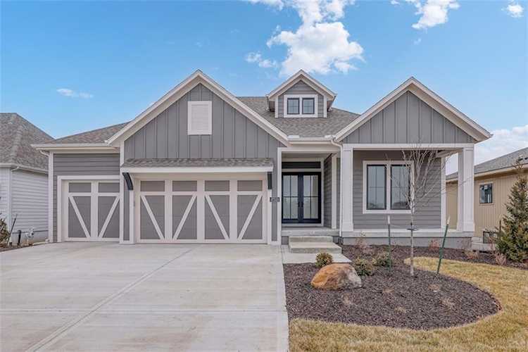 17313 Oakshire St Overland Park, KS 66221