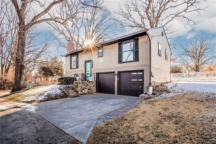 702 1/2 E 97th St Kansas City, MO 64131