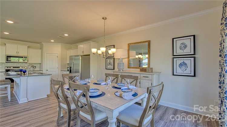 127 Creekview Rd Hendersonville, NC 28791