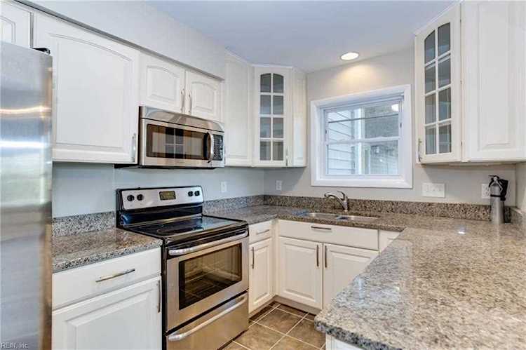 339 Norfolk Ave Virginia Beach, VA 23451 | MLS 10469699 Photo 1