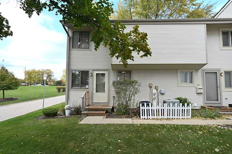 1000 Emerald Dr #2A1 Schaumburg, IL 60173