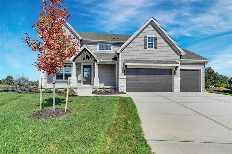 10017 Aurora St Lenexa, KS 66220