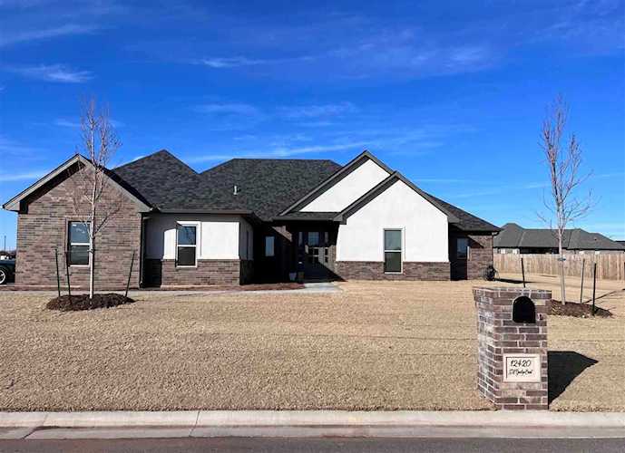 12420 SW Graclyn Ct Lawton, OK 73505