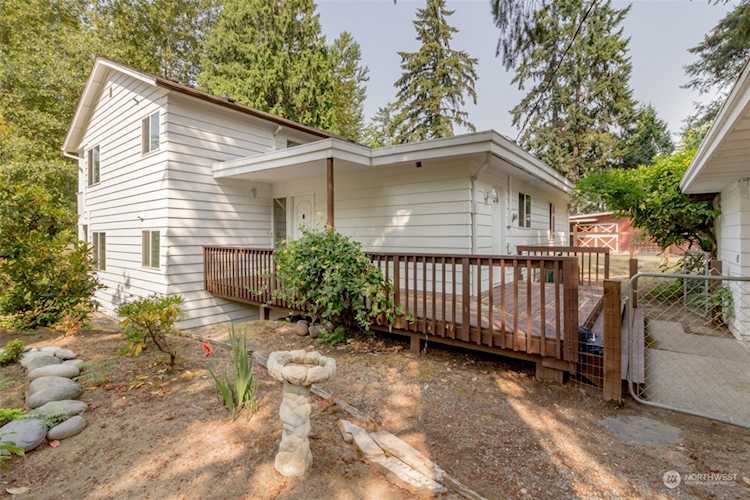 9837411221 164th St E88 - PuyallupPuyallup2.07 Acres of CE zoned land w/ updated tri-level house & 5-stall barn - a Farmette on South Hill....Pierce2031469WAhome for saleSouth Hill Photo 1