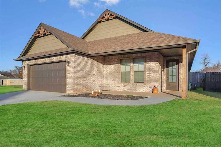 713 Meadow Ln Cache, OK 73527 | MLS 162940 Photo 1