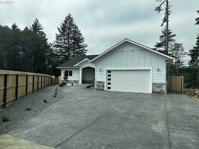 1350 Nautical Heights DR #15 Brookings, OR 97415