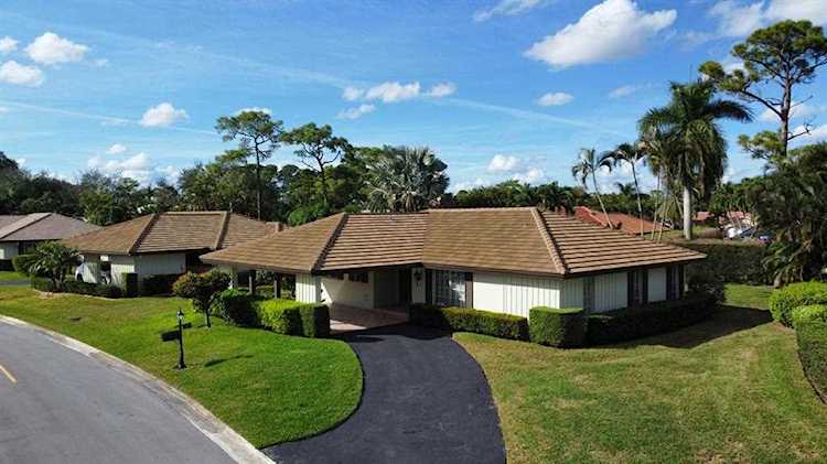465 Forestview Drive Atlantis, FL 33462