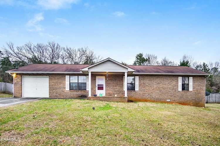 109 Mapletree Ln Lenoir City, TN 37772