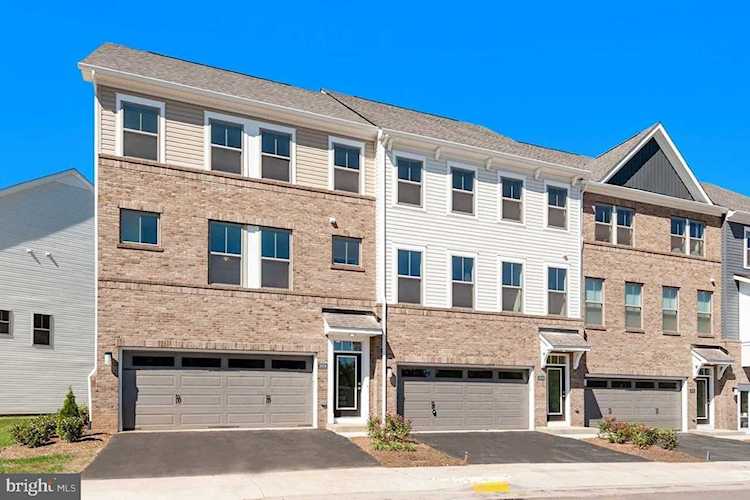 2606 Loganberry Dr Herndon, VA 20171