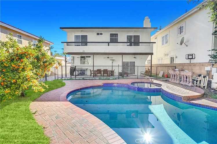 15751 Morrison St Encino, CA 91436