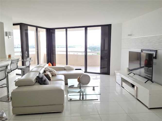 2000 Towerside Ter #PH6 Miami, FL 33138