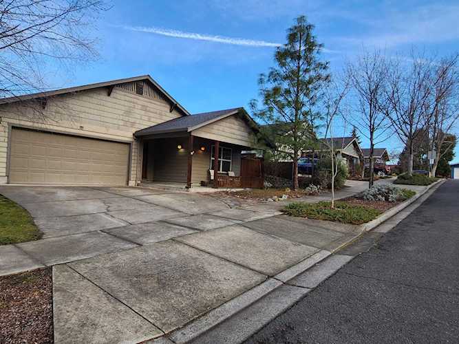 116 Graham Way Talent, OR 97540