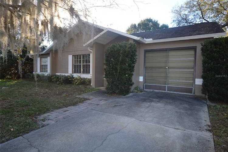 3173 Hoover Dr Deltona, FL 32738
